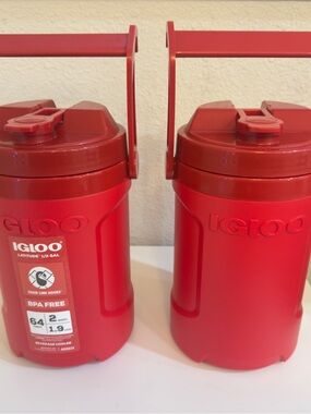 New 2 Pack of Igloo Latitude 1/2 Gallon Beverage Coolers